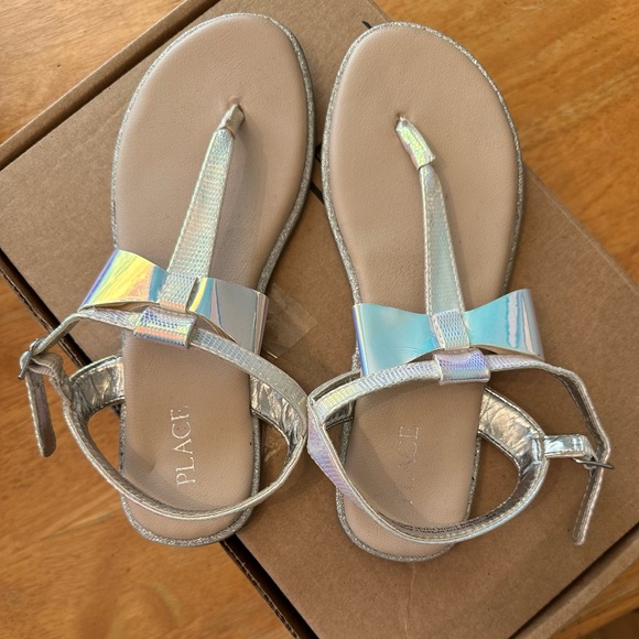 Children’s Place Girls Sandals Size 5 in good condition! - Picture 2 of 3